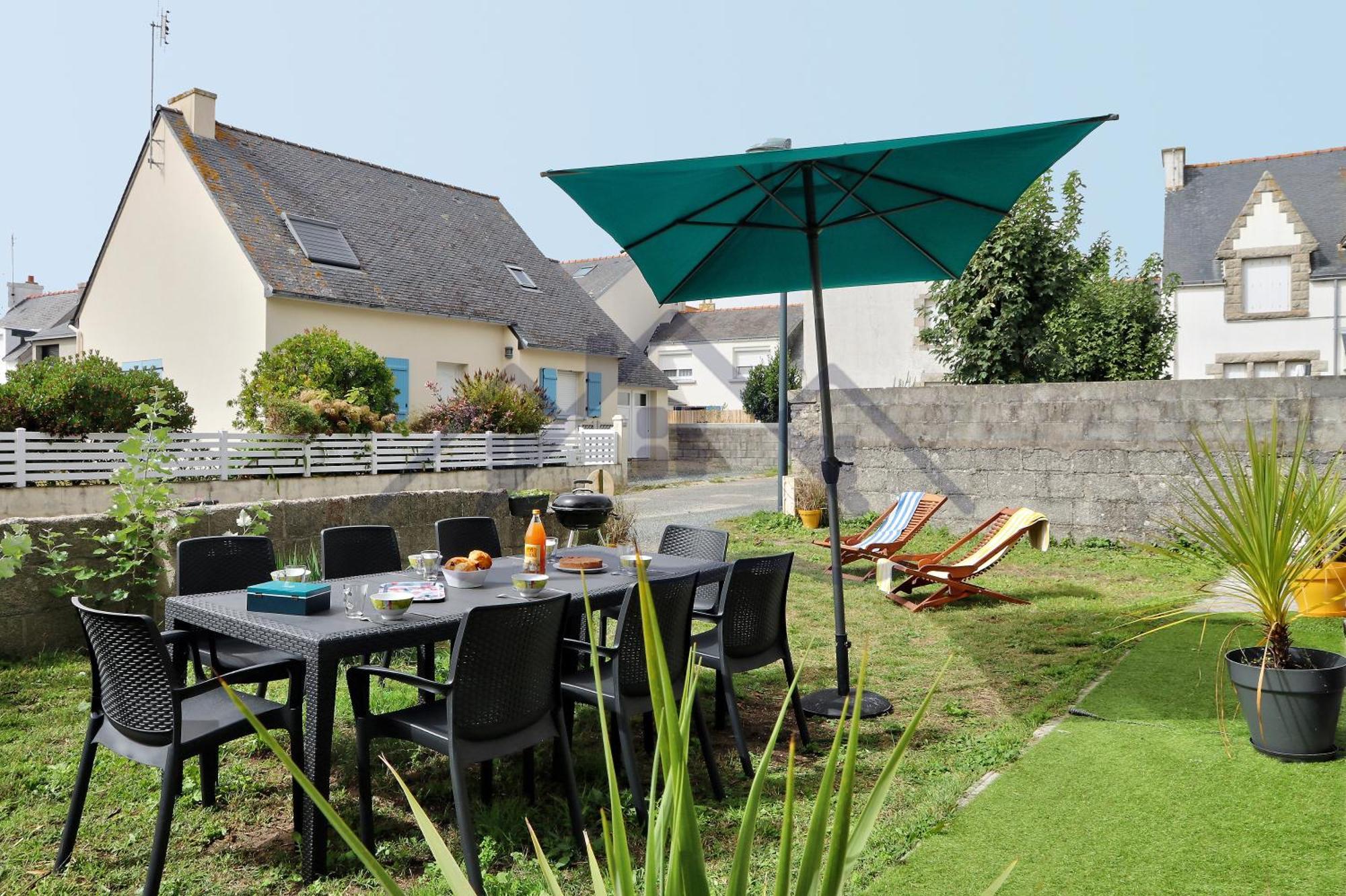 Ty Geoland: Charming Garden Home in Guilvinec with Wi-Fi Exterior photo