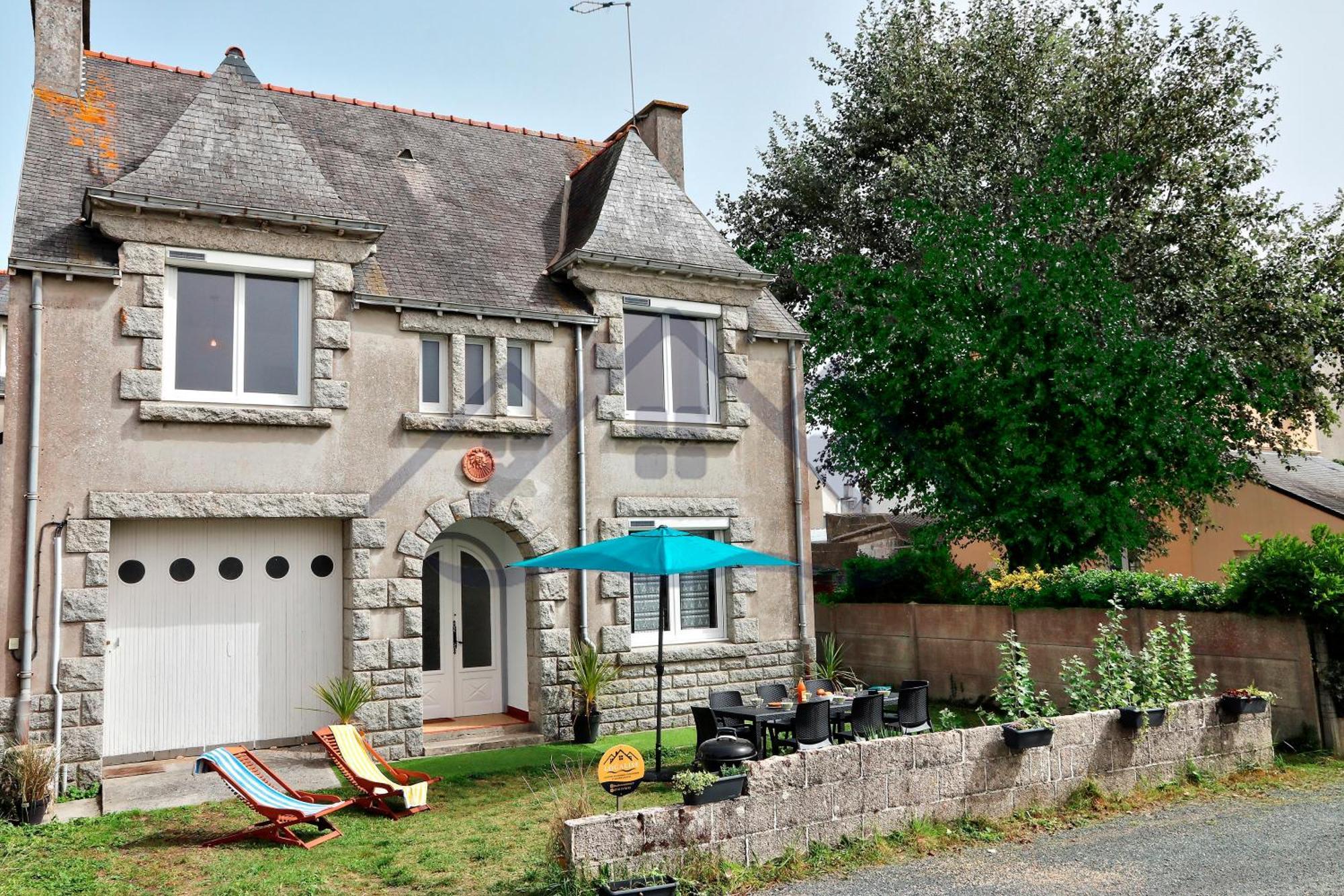 Ty Geoland: Charming Garden Home in Guilvinec with Wi-Fi Exterior photo